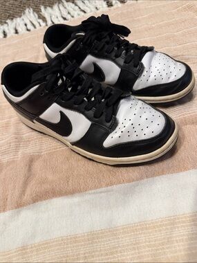 Nike Black and White Men’s Low-Top Sneakers